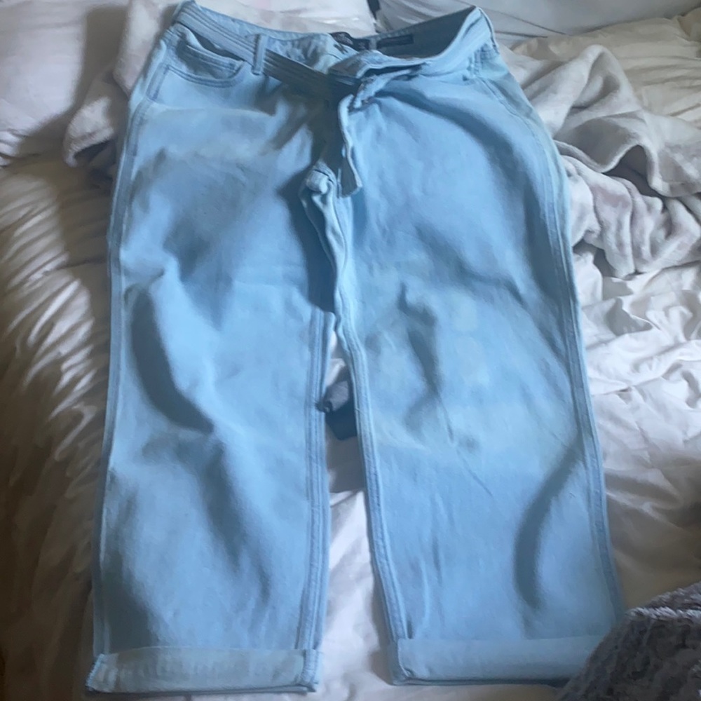 Brand new never worn HOlliSTER mid rise crop bf VS